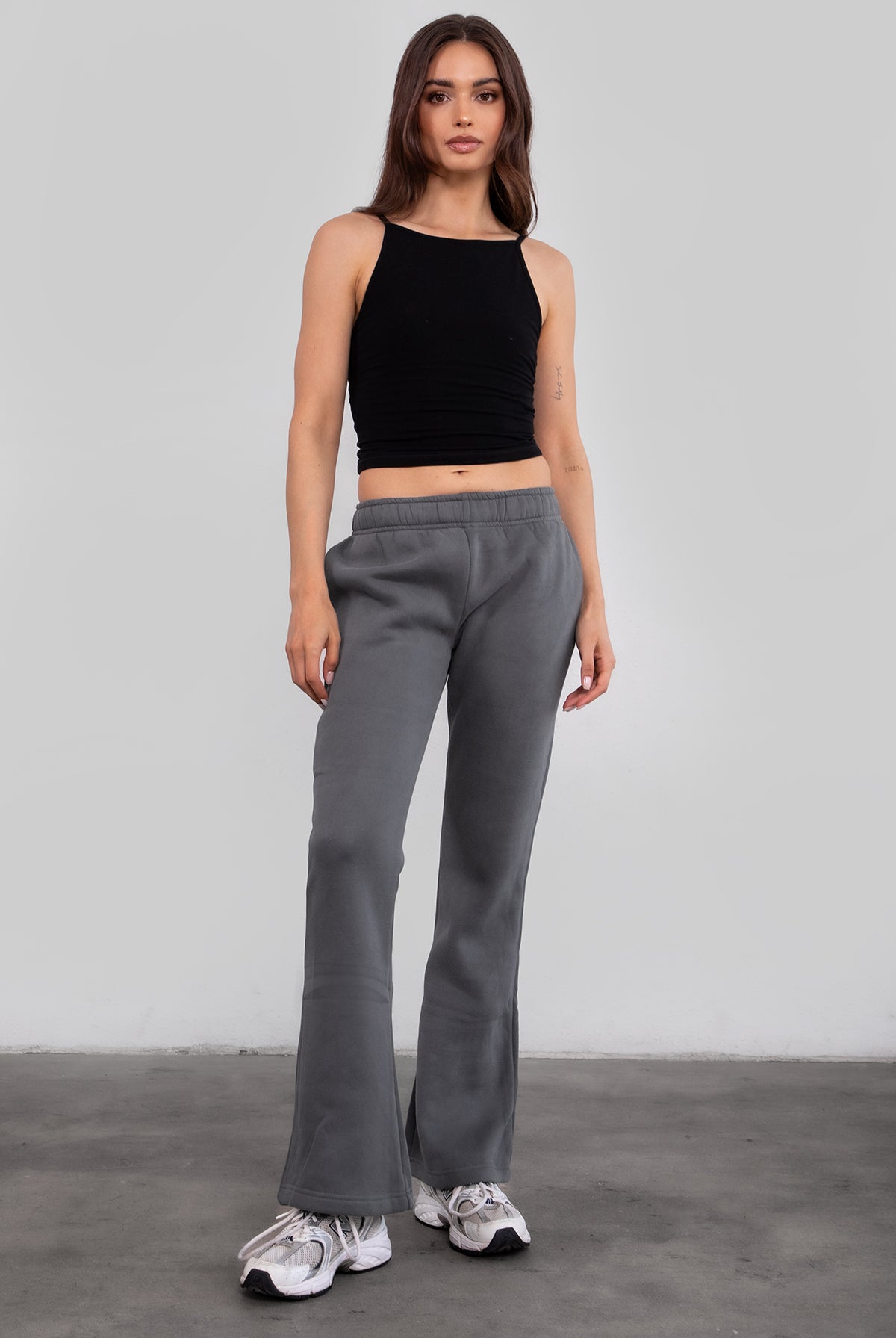 Women's flare fleece sweatpants in graphite, featuring side pockets and thick fleece fabric