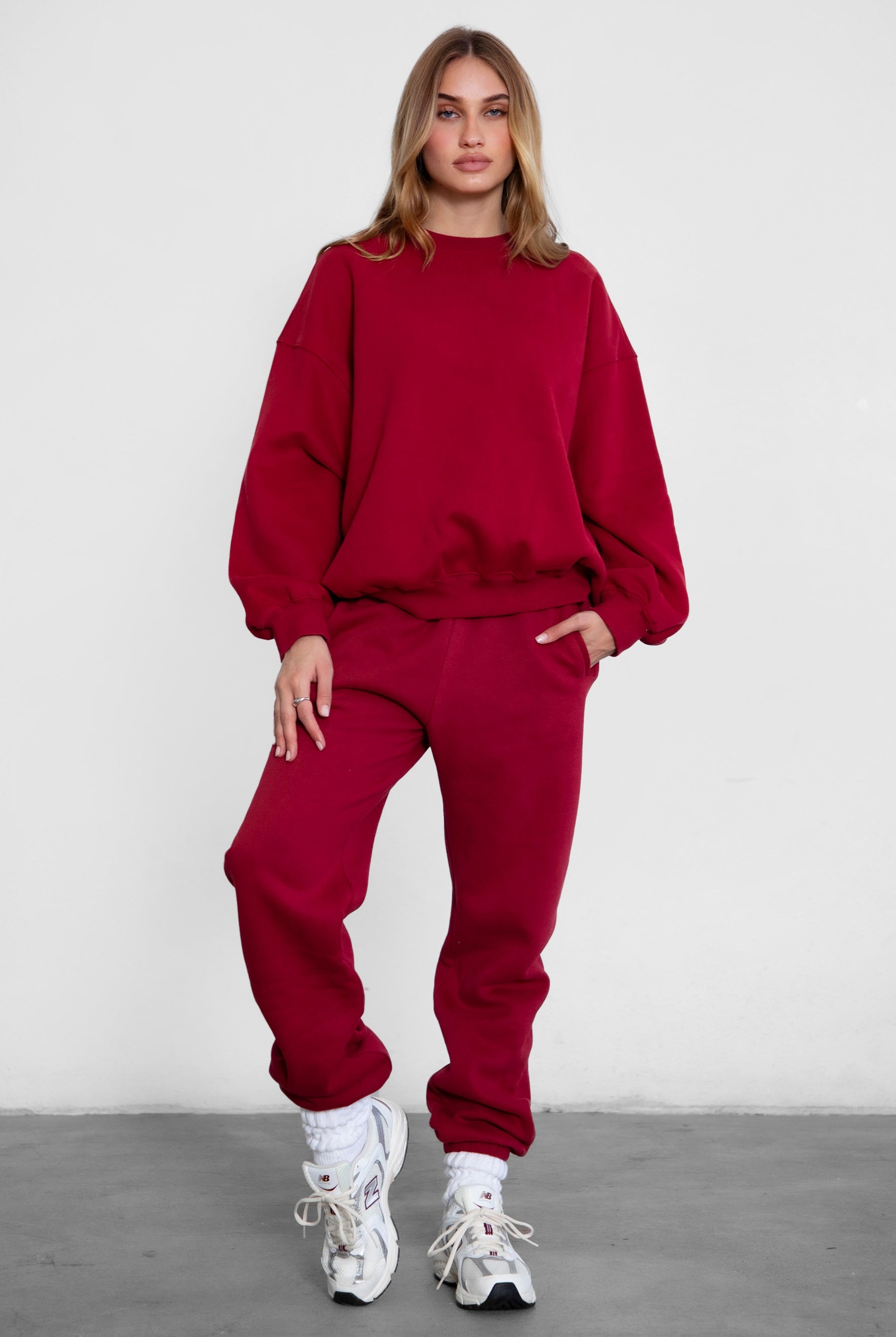 TIC TOC DOVE high waist fleece sweatpants in burgundy with elasticated waistband and side pockets
