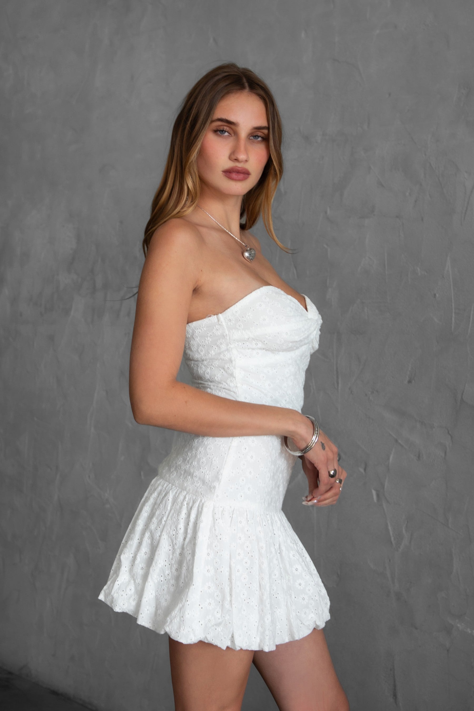 TIC TOC MADELYNN Strapless Bubble Hem Mini Dress – Elegant & Chic White / S