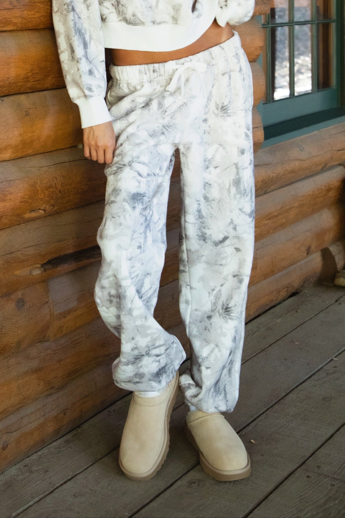 AVERY Light Woodland Camo Fleece Lounge Sweatpants
Elasticated Self-Tie Waistband 
Deep Reversible Side Pockets 
Slightly Tapered Ankle Length And  Elastic Cinch Bottom
Light Forest Woodland Camo in Dusted Grey
Featured In Our New Cloud Fleece Fabric 
Back To School Western Rodeo Outfit Fashion Inspo

Cloud Fleece Key Features: 
Soft & Lightweight: Gentle on the skin with a breezy feel.
Midweight Warmth: Keeps you comfortable without overheating.
Drapey Design: Flows effortlessly for a flattering, laid-back