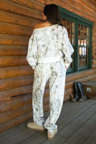 AVERY Light Woodland Camo Fleece Lounge Sweatpants
Elasticated Self-Tie Waistband 
Deep Reversible Side Pockets 
Slightly Tapered Ankle Length And  Elastic Cinch Bottom
Light Forest Woodland Camo in Dusted Grey
Featured In Our New Cloud Fleece Fabric 
Back To School Western Rodeo Outfit Fashion Inspo

Cloud Fleece Key Features: 
Soft & Lightweight: Gentle on the skin with a breezy feel.
Midweight Warmth: Keeps you comfortable without overheating.
Drapey Design: Flows effortlessly for a flattering, laid-back