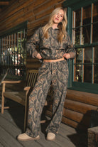 BAYOU Dark Woodland Camo Fleece Wide Leg Sweatpants
Classic Staple Straight Leg Jogger 
Mid Elasticated Waistband With Interior Drawcord 
Deep Reversible Side Pockets 
Wide Leg Fit with Ample Room 
Dark Forest Woodland Camo
Featured In Our New Cloud Fleece Fabric 
Back To School Western Rodeo Outfit Fashion Inspo

Cloud Fleece Key Features: 
Soft & Lightweight: Gentle on the skin with a breezy feel.
Midweight Warmth: Keeps you comfortable without overheating.
Drapey Design: Flows effortlessly for a flatteri