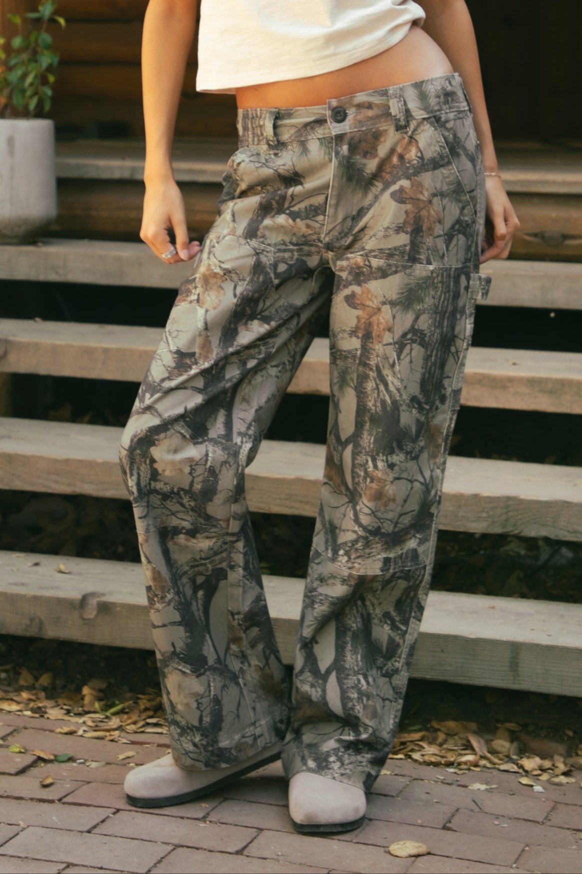 WILDWOOD Low Rise Camo Wood Carpenter Pants 
5 Pocket Denim Styling 
Hammer Loop At Side 
Zipper Button Fly Closure 
Belt Loop Waist
Wide Leg Design 
Contemporary Forest Camo Wood in Green
Quality Camo Twill Low Stretch Fabric
Back To School Western Rodeo Outfit Fashion Inspo