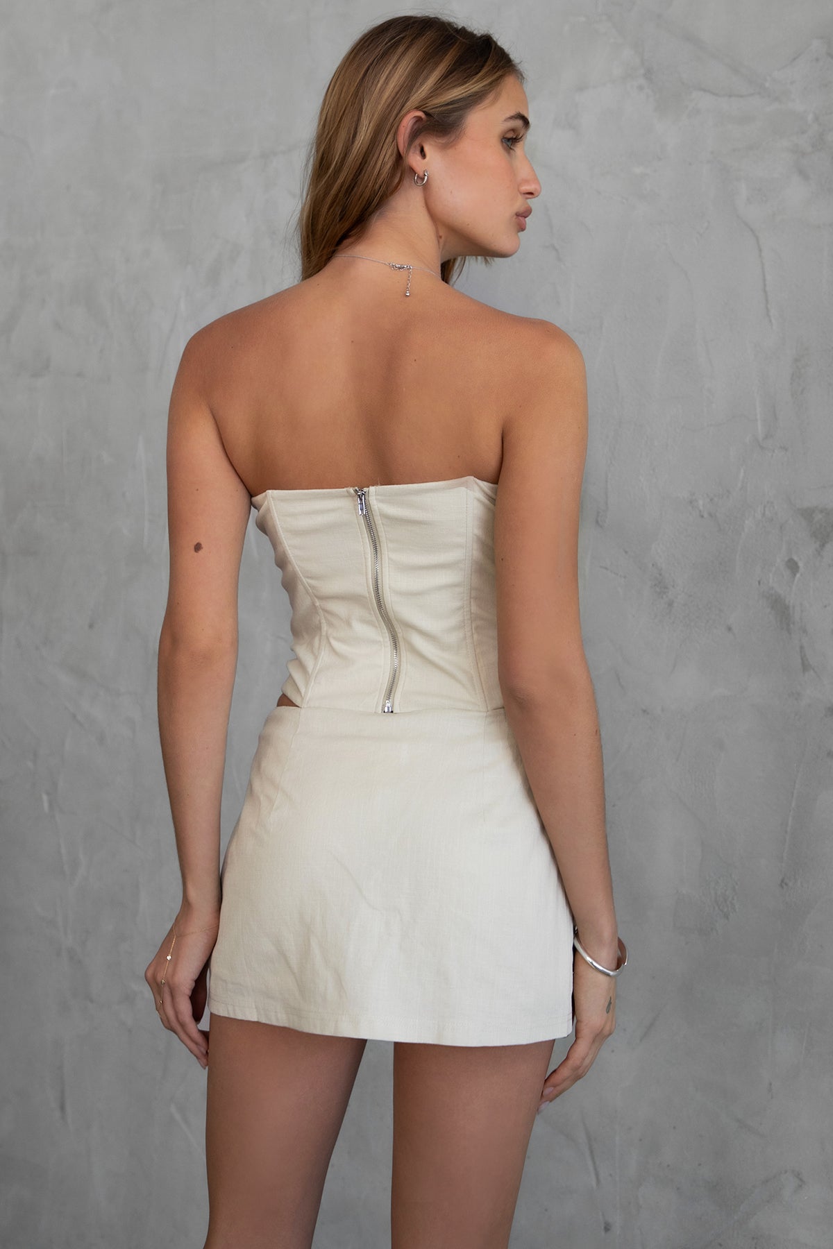 TIC TOC TH30024 JANICE Stretch Linen Corset Top in natural cream features boned panel construction, double-lined fabric, and an exposed back zipper.