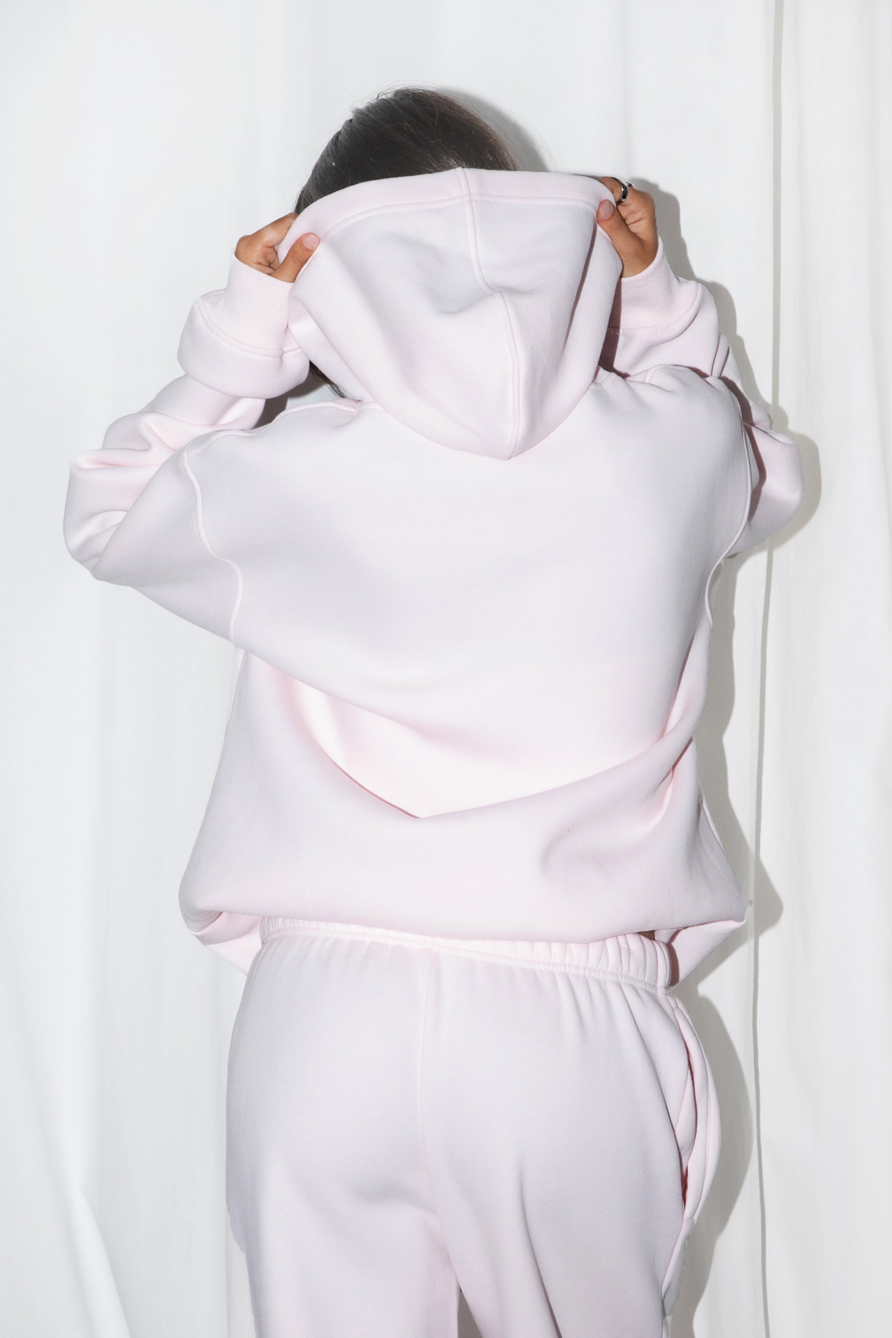 DAMI Cloud Fleece Classic Oversized Hoodie 
Extended Relaxed Fit 
Dropped Hem Shoulder
Kangaroo Pocket Design 
Thick Ribbed Cuffs and Bottom Hem 
Matching Shades to Cloud Fleece Collection

Cloud Fleece Key Features: 
Soft & Lightweight: Gentle on the skin with a breezy feel.
Midweight Warmth: Keeps you comfortable without overheating.
Drapey Design: Flows effortlessly for a flattering, laid-back look.