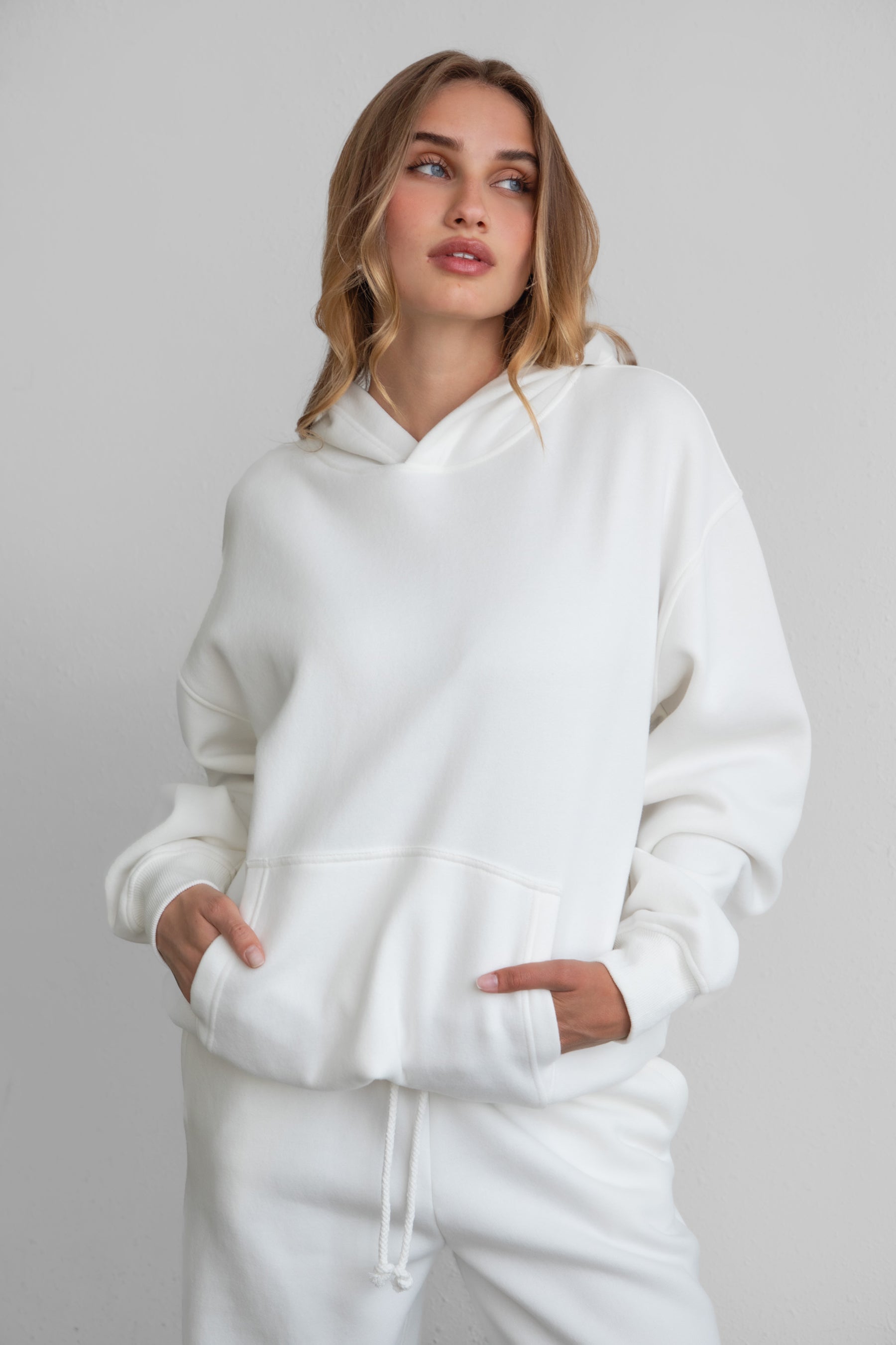 DAMI Cloud Fleece Classic Oversized Hoodie 
Extended Relaxed Fit 
Dropped Hem Shoulder
Kangaroo Pocket Design 
Thick Ribbed Cuffs and Bottom Hem 
Matching Shades to Cloud Fleece Collection

Cloud Fleece Key Features: 
Soft & Lightweight: Gentle on the skin with a breezy feel.
Midweight Warmth: Keeps you comfortable without overheating.
Drapey Design: Flows effortlessly for a flattering, laid-back look.