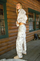 AVERY Light Woodland Camo Fleece Wide Leg Sweatpants
Classic Staple Straight Leg Jogger 
Mid Elasticated Waistband With Interior Drawcord 
Deep Reversible Side Pockets 
Wide Leg Fit with Ample Room 
Light Forest Woodland Camo in Dusted Grey
Featured In Our New Cloud Fleece Fabric 
Back To School Western Rodeo Outfit Fashion Inspo

Cloud Fleece Key Features: 
Soft & Lightweight: Gentle on the skin with a breezy feel.
Midweight Warmth: Keeps you comfortable without overheating.
Drapey Design: Flows effortless