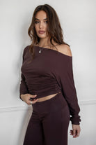 SORA Asymmetric Off-The-Shoulder Long Sleeve Top is the definition of effortless cool. Featuring a slouchy cropped fit with a wide boat neckline that can be styled on or off the shoulder, this lightweight top drapes softly through the sleeves and cinches at the waist with subtle ruching. Made in a flowy stretch fabric for all-day comfort and ease.

Pairs perfectly with matching bottoms (sold separately: PH31588BA-SORA, PH30646BA-CORA, SC31643BA-CHIA) for a sleek, minimalist streetwear set.

93% RAYON 7% SPA