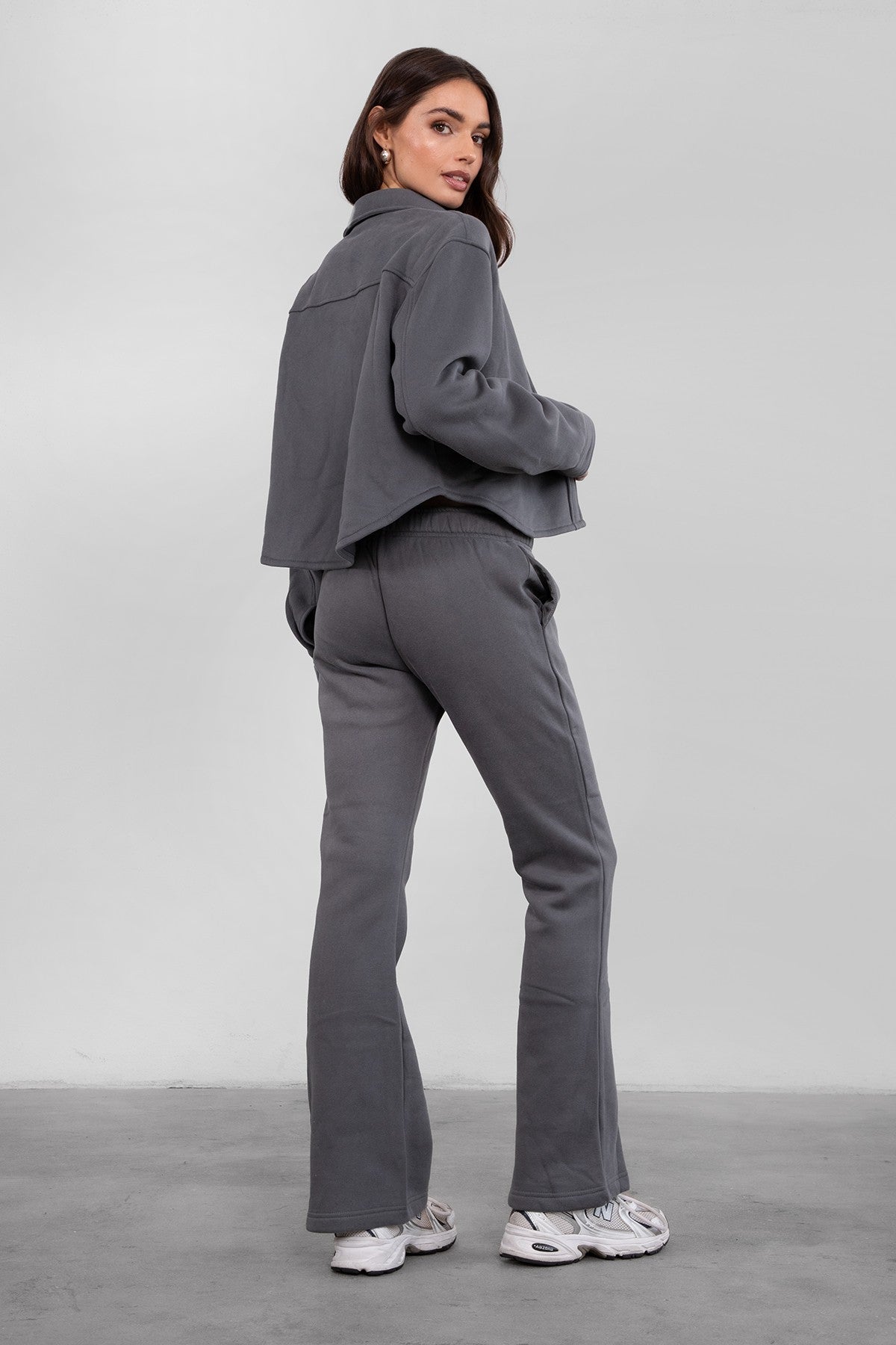 TIC TOC JENNIE cropped fleece shacket in graphite with button-up front and front pocket detail