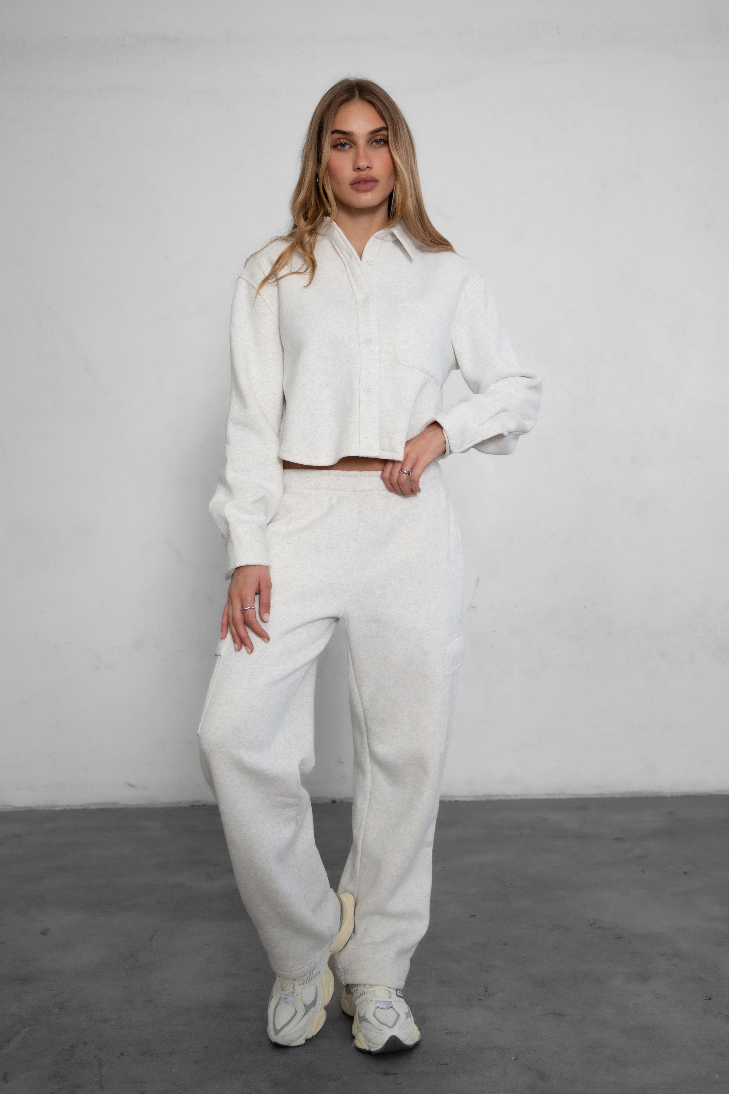 TIC TOC JENNIE cropped fleece shacket in heather white with button-up front and front pocket detail
